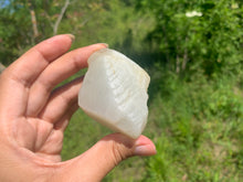 Charger l'image dans la galerie, Pierre de lune blanche brut 3