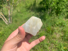 Charger l'image dans la galerie, Pierre de lune blanche brut 3