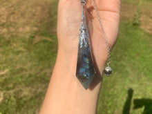 Charger l'image dans la galerie, Pendule en labradorite