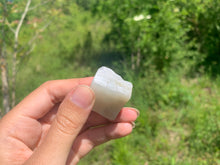 Charger l'image dans la galerie, VENDU Pierre de lune blanche brut 5