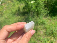 Charger l'image dans la galerie, VENDU Pierre de lune blanche brut 5