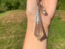 Charger l'image dans la galerie, Pendule en quartz avec inclusions de rutile