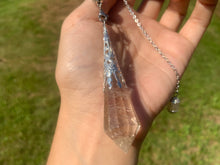 Charger l'image dans la galerie, Pendule en quartz avec inclusions de rutile