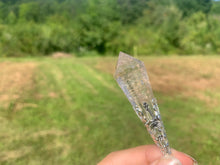 Charger l'image dans la galerie, Pendule en quartz avec inclusions de rutile