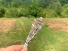 Charger l'image dans la galerie, Pendule en quartz avec inclusions de rutile