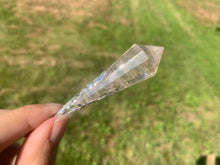 Charger l'image dans la galerie, Pendule en quartz avec inclusions de rutile