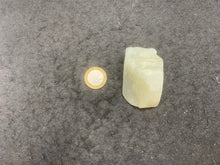 Charger l'image dans la galerie, Pierre de lune blanche brut 2
