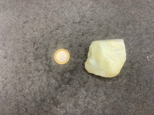 Charger l'image dans la galerie, Pierre de lune blanche brut 3