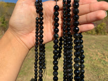 Charger l'image dans la galerie, Perles en obsidienne oeil céleste (arc-en-ciel) facettées entre 6 et 10mm