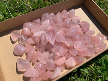 Charger l'image dans la galerie, Quartz rose, pierre roulée