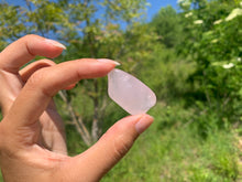 Charger l'image dans la galerie, Quartz rose, pierre roulée