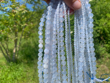 Charger l'image dans la galerie, Perles en calcédoine bleue CD, entre 4 et 10mm