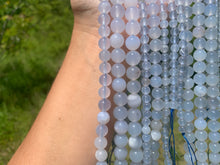 Charger l'image dans la galerie, Perles en calcédoine bleue CD, entre 4 et 10mm