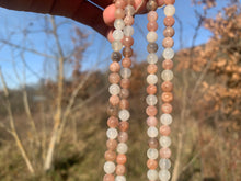 Charger l'image dans la galerie, Perles en pierre de lune multicolore entre 6 et 8mm PLMU