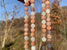 Charger l'image dans la galerie, Perles en pierre de lune multicolore entre 6 et 8mm PLMU