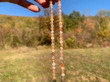 Charger l'image dans la galerie, Perles en pierre de lune multicolore facettées entre 2 et 5,5mm
