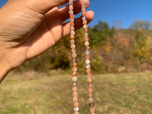 Charger l'image dans la galerie, Perles en pierre de lune multicolore facettées entre 2 et 5,5mm