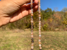 Charger l'image dans la galerie, Perles en pierre de lune multicolore facettées entre 2 et 5,5mm