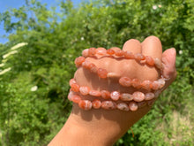 Charger l'image dans la galerie, Perles en pierre de soleil, forme petits galets 10-12mm