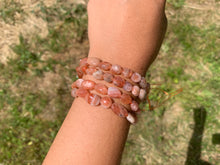 Charger l'image dans la galerie, Perles en pierre de soleil, forme petits galets 10-12mm