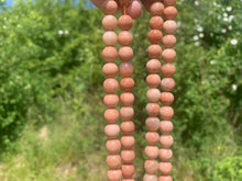 Charger l'image dans la galerie, Perles en microcline entre 6 et 10mm