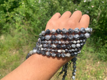 Charger l'image dans la galerie, Perles en jaspe picasso forme diamant, entre 6 et 10mm