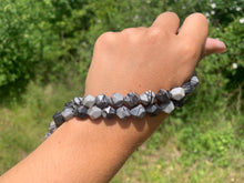 Charger l'image dans la galerie, Perles en jaspe picasso forme diamant, entre 6 et 10mm