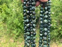 Charger l'image dans la galerie, Perles en jaspe kambaba forme diamant, entre 6 et 10mm