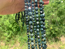 Charger l'image dans la galerie, Perles en jaspe kambaba forme diamant, entre 6 et 10mm