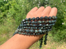 Charger l'image dans la galerie, Perles en jaspe kambaba forme diamant, entre 6 et 10mm