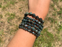 Charger l'image dans la galerie, Perles en jaspe kambaba forme diamant, entre 6 et 10mm