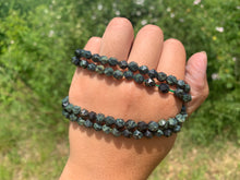 Charger l'image dans la galerie, Perles en jaspe kambaba forme diamant, entre 6 et 10mm