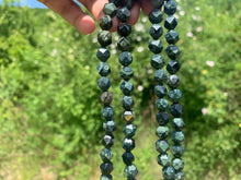 Charger l'image dans la galerie, Perles en jaspe kambaba forme diamant, entre 6 et 10mm