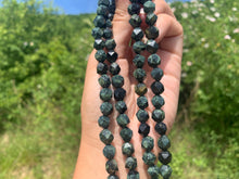 Charger l'image dans la galerie, Perles en jaspe kambaba forme diamant, entre 6 et 10mm