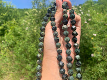 Charger l'image dans la galerie, Perles en jaspe kambaba forme diamant, entre 6 et 10mm