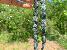 Charger l'image dans la galerie, Perles en jaspe kambaba, goutte