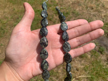 Charger l'image dans la galerie, Perles en jaspe kambaba, goutte