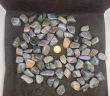 Charger l'image dans la galerie, Labradorite, pierre roulée