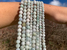 Charger l'image dans la galerie, Perles en jade jadéite entre 6 et 8mm