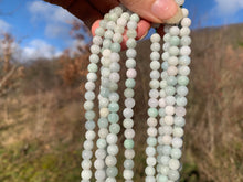 Charger l'image dans la galerie, Perles en jade jadéite entre 6 et 8mm