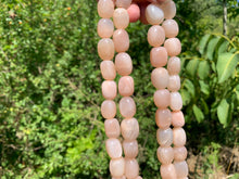 Charger l'image dans la galerie, Perles en pierre de lune pêche, galet de taille moyenne