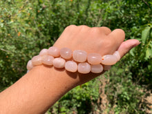 Charger l'image dans la galerie, Perles en pierre de lune pêche, galet de taille moyenne