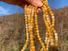 Charger l'image dans la galerie, Perles en aventurine jaune entre 4 et 12mm