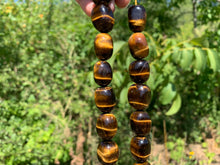 Charger l'image dans la galerie, Perles en oeil de tigre, galet de taille moyenne