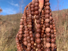 Charger l'image dans la galerie, Perles en aventurine de couleur aubergine entre 6 et 10mm
