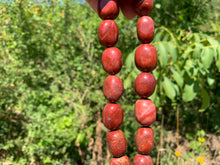 Charger l'image dans la galerie, Perles en jaspe rouge, galet de taille moyenne