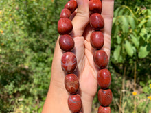 Charger l'image dans la galerie, Perles en jaspe rouge, galet de taille moyenne