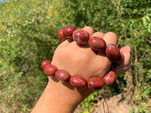 Charger l'image dans la galerie, Perles en jaspe rouge, galet de taille moyenne