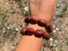 Charger l'image dans la galerie, Perles en jaspe rouge, galet de taille moyenne