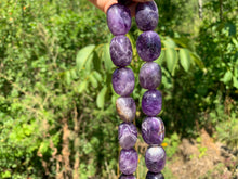 Charger l'image dans la galerie, Perles en améthyste chevrons, galet de taille moyenne